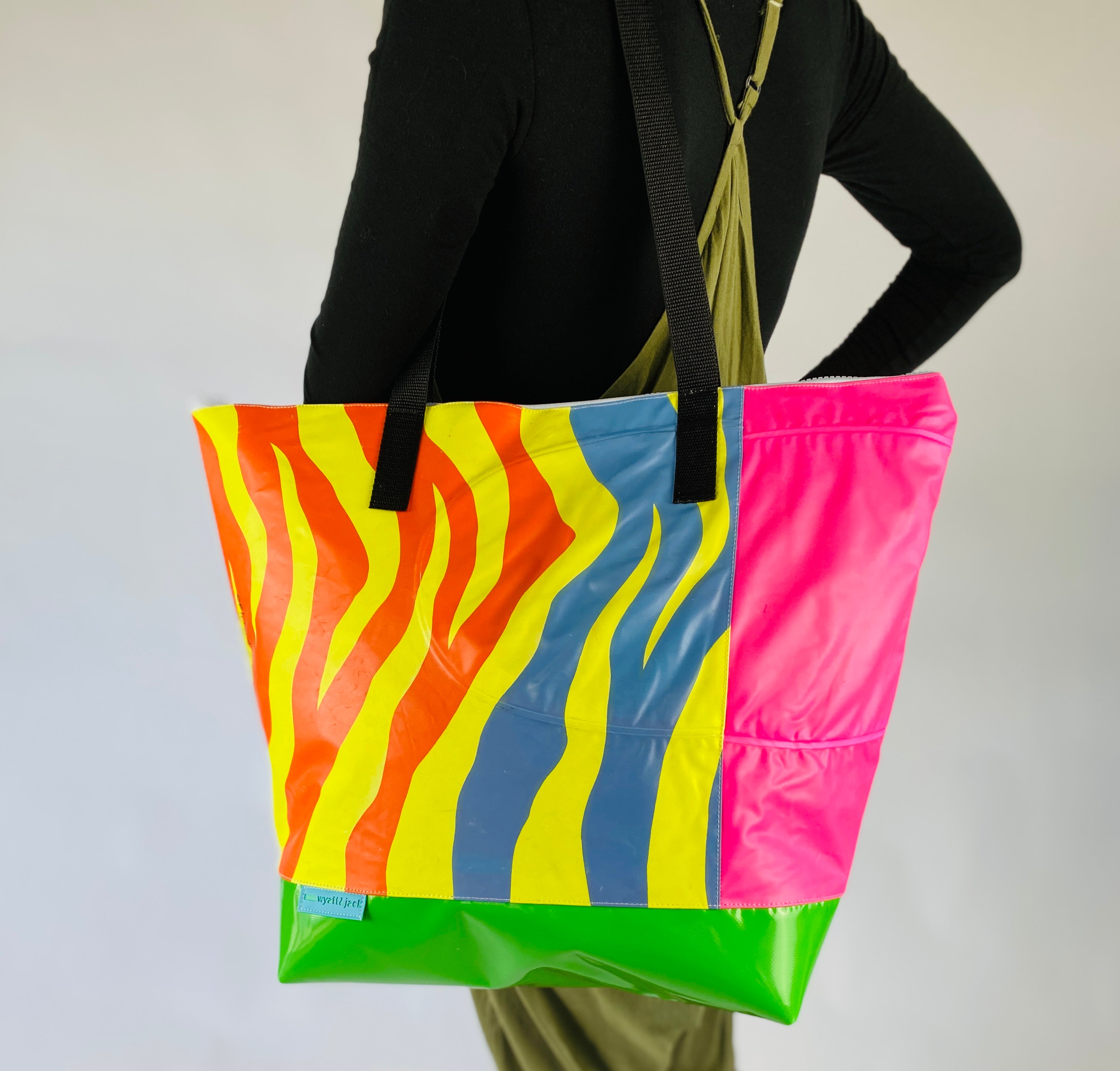 Beach bag that doesn’t flop